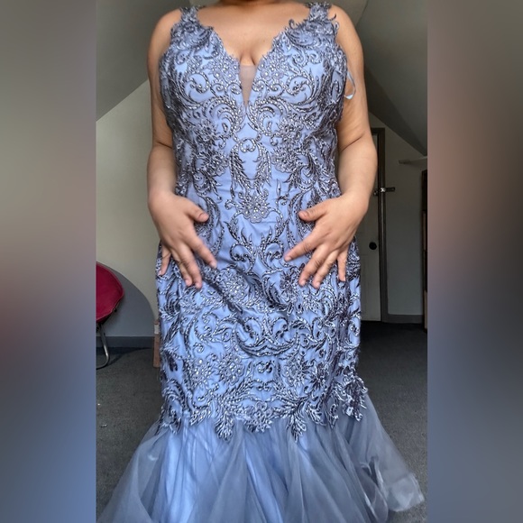 Prom dress size 16-18 - Picture 3 of 8